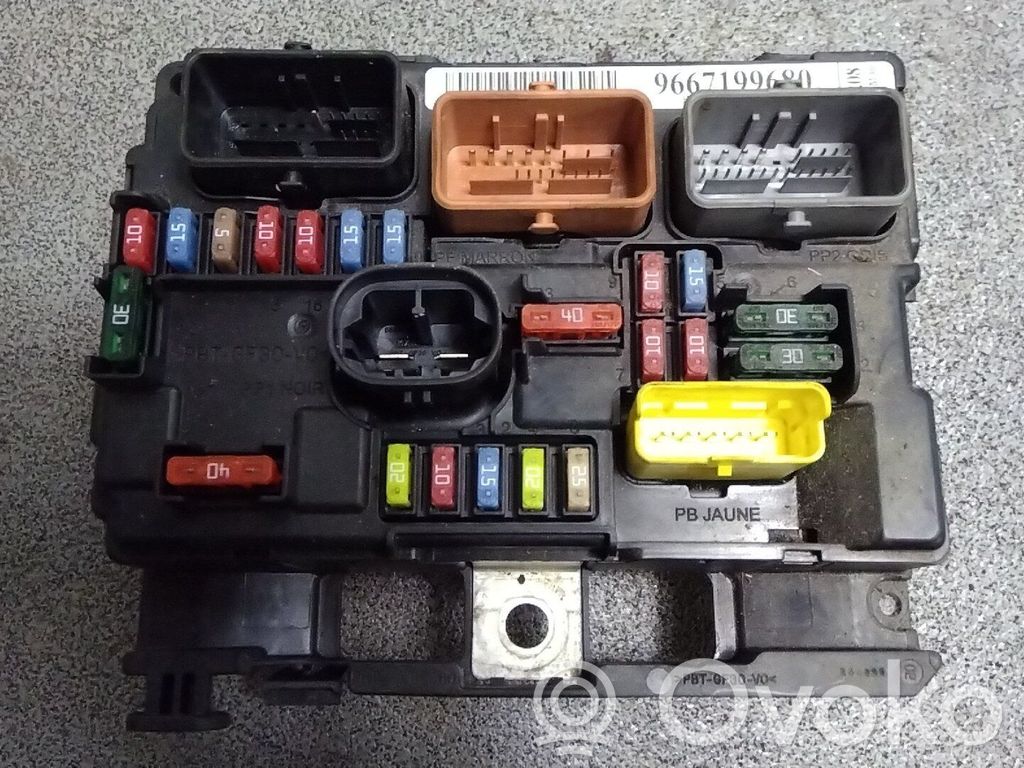 Peugeot 207 Battery relay fuse 