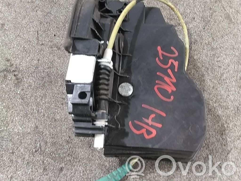 BMW 1 E81 E87 Centrinio užrakto varikliukas 