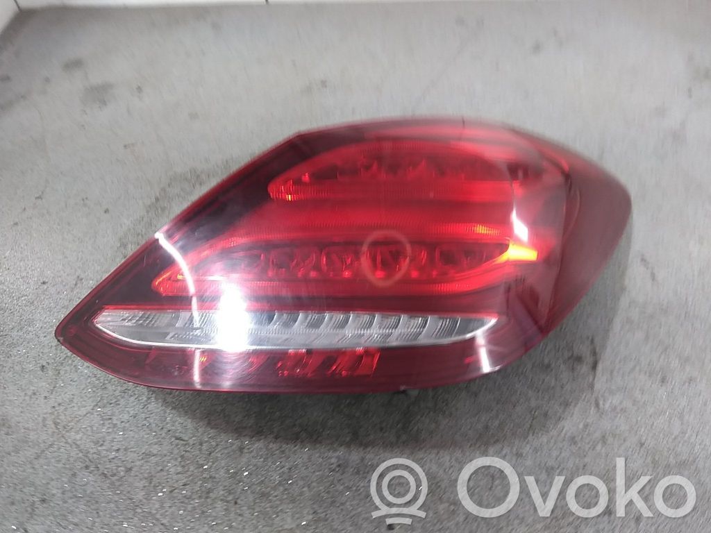 Mercedes-Benz C W205 Lampă spate în caroserie