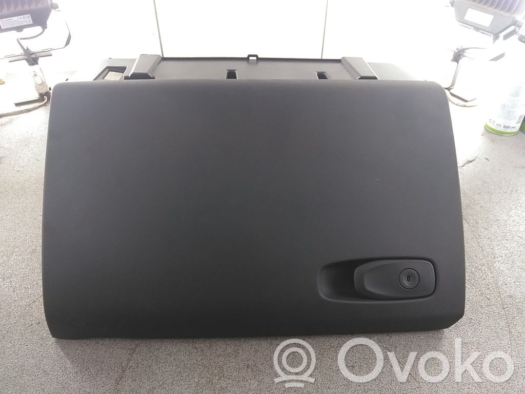 Volvo V40 Stalčiukas 