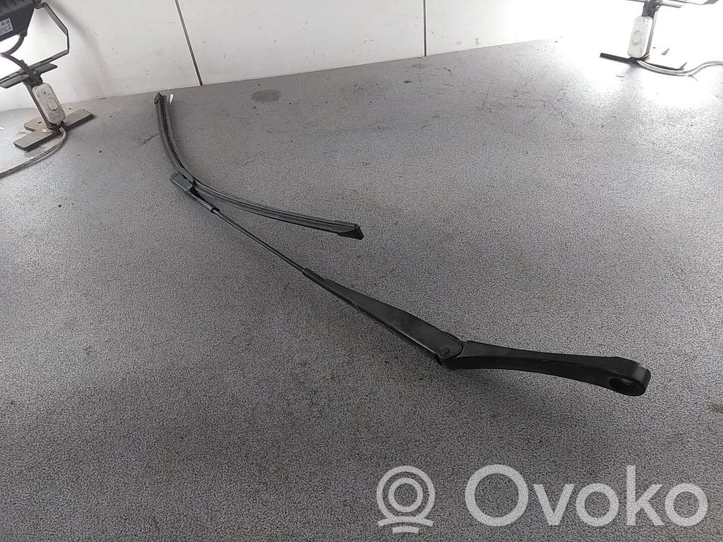 Audi Q5 SQ5 8R Priekinio stiklo valytuvų kojelė 