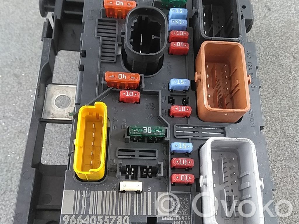 Peugeot 207 Battery relay fuse 