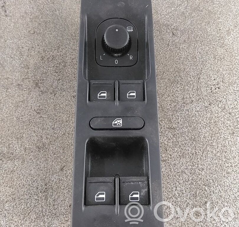 Volkswagen PASSAT B7 Electric window control switch 