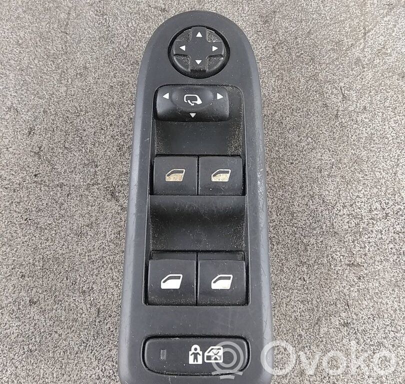 Electric window control switch   6490NR