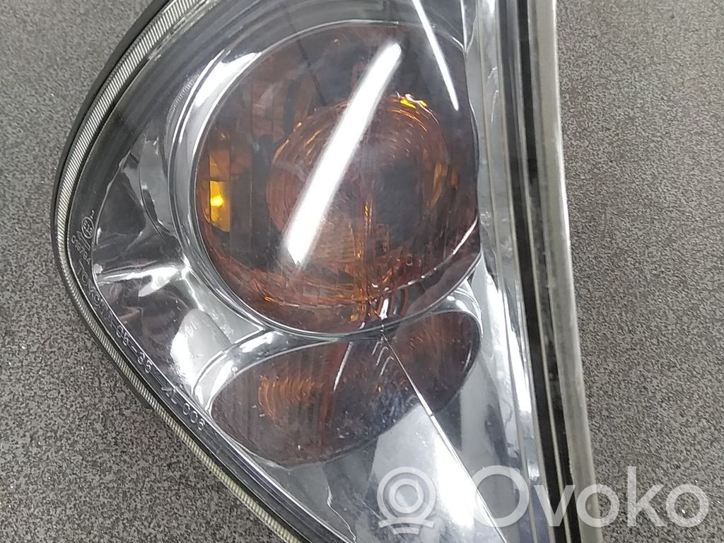 Toyota Avensis T220 Kierunkowskaz przedni 