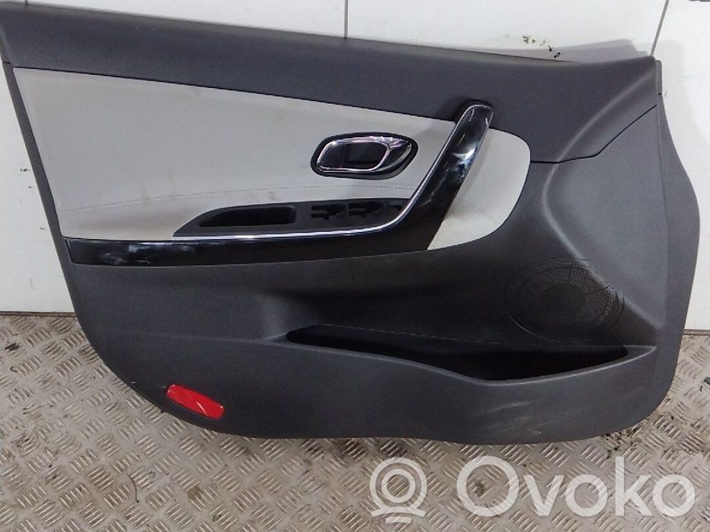 KIA Ceed Takaoven verhoilu 