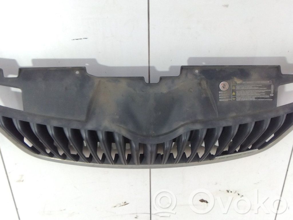 Skoda Fabia Mk2 (5J) Kühlergrill 