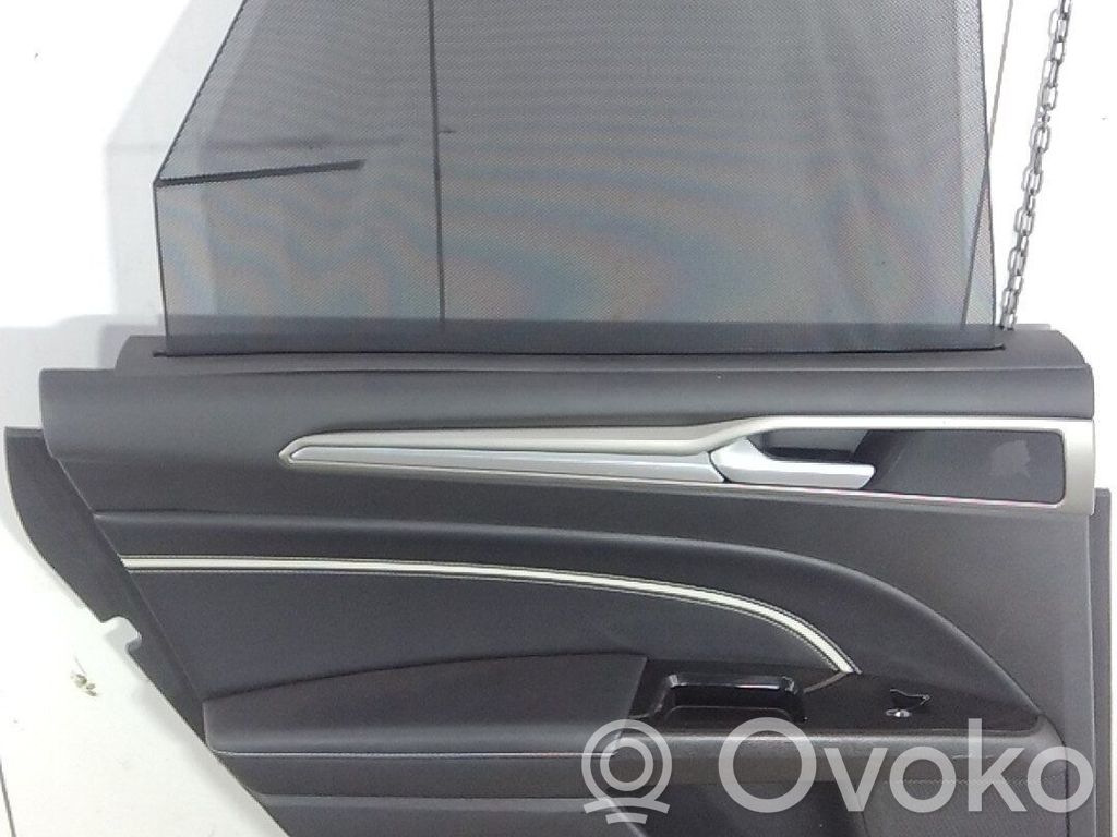 Moldura del tarjetero de la puerta trasera   2055595