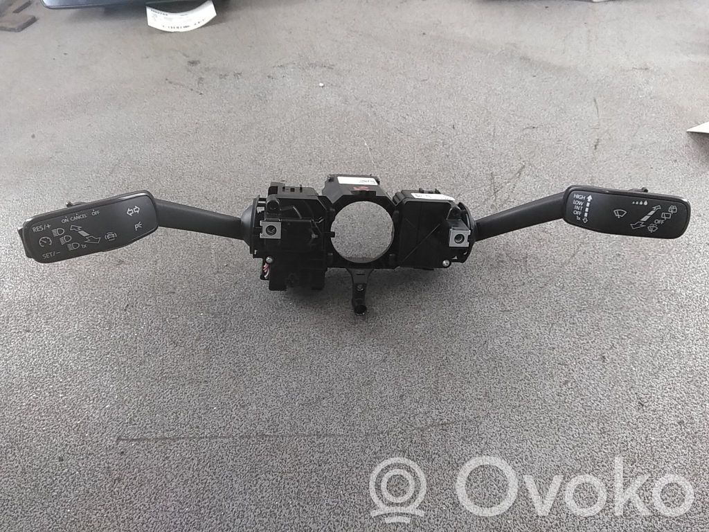 Skoda Kamiq Interruptor/palanca de limpiador de luz de giro 