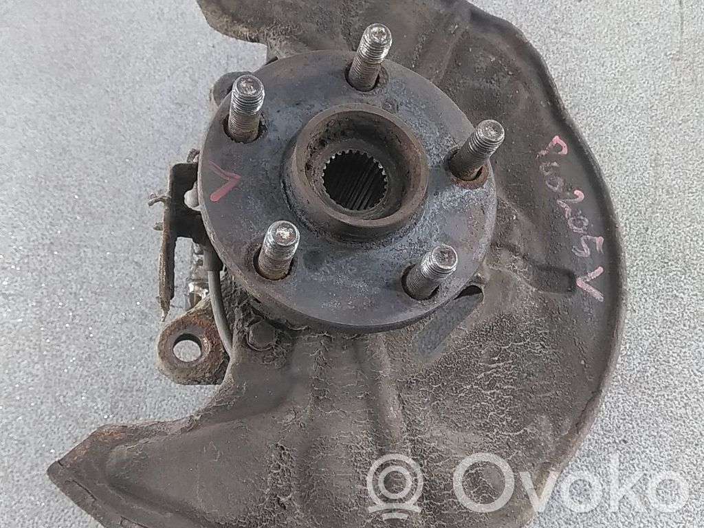 Toyota Avensis T250 Zwrotnica koła przedniego