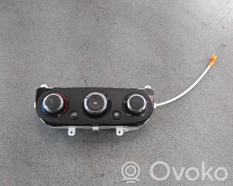Renault Clio IV Climate control unit 