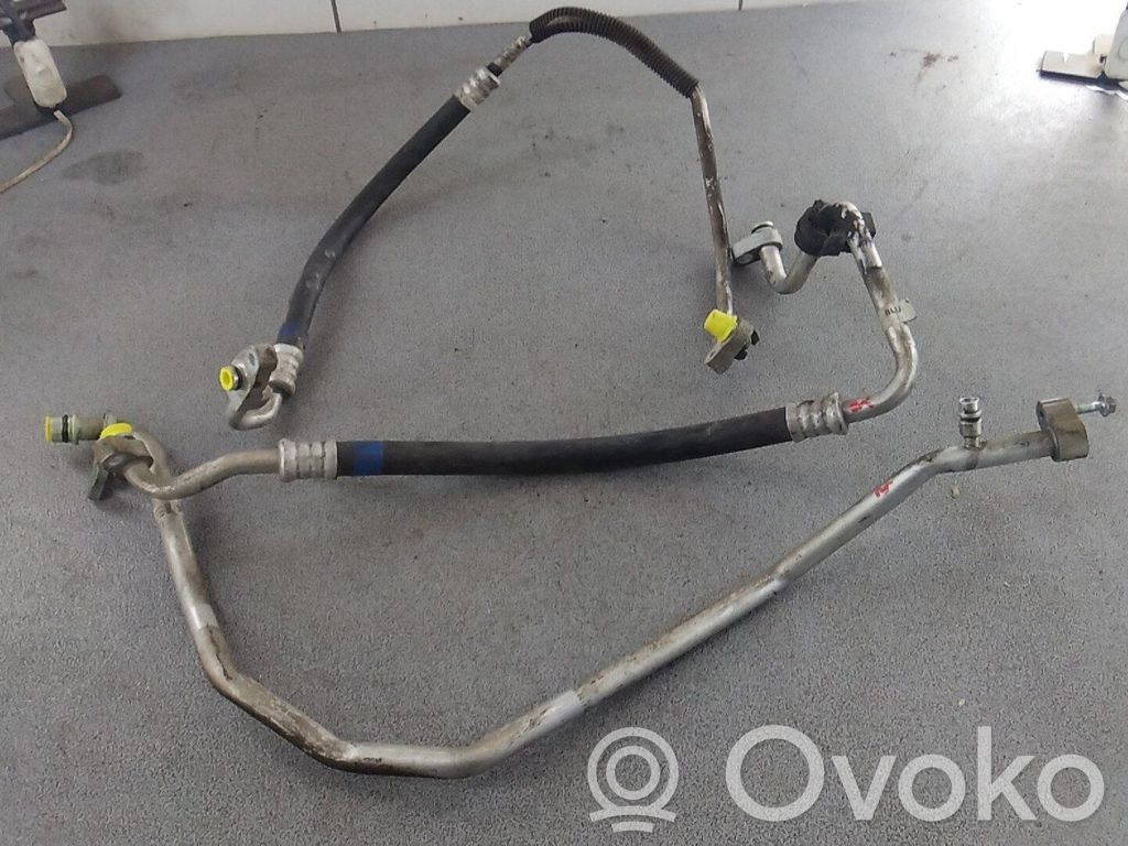 Toyota Avensis T270 Air conditioning (A/C) pipe/hose 