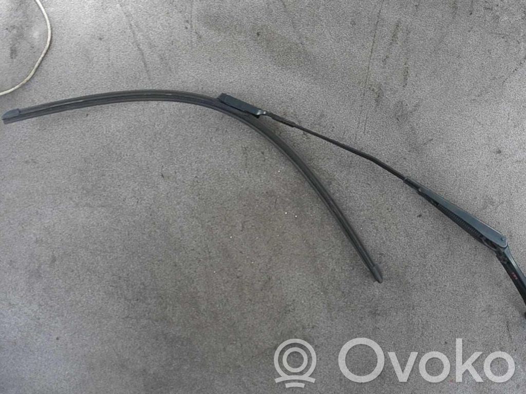 Ford Focus Front wiper blade arm 