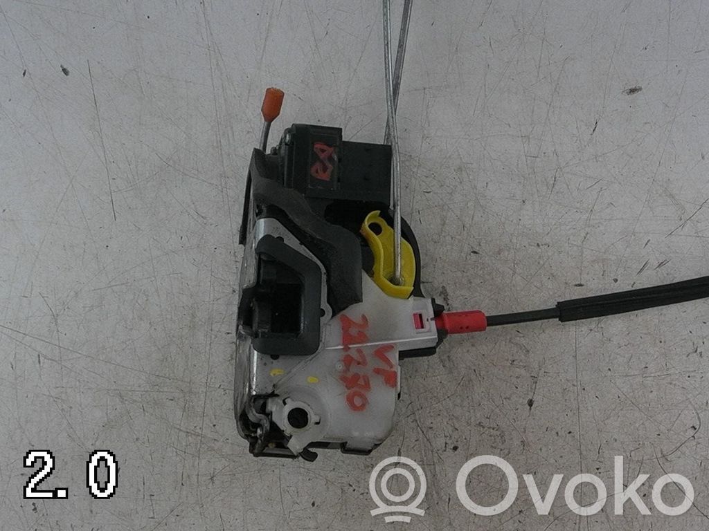 Opel Zafira C Motor de bloqueo de puertas 