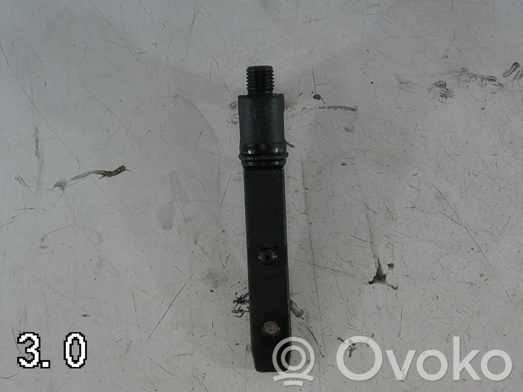 Polttoainesuutin   93171940