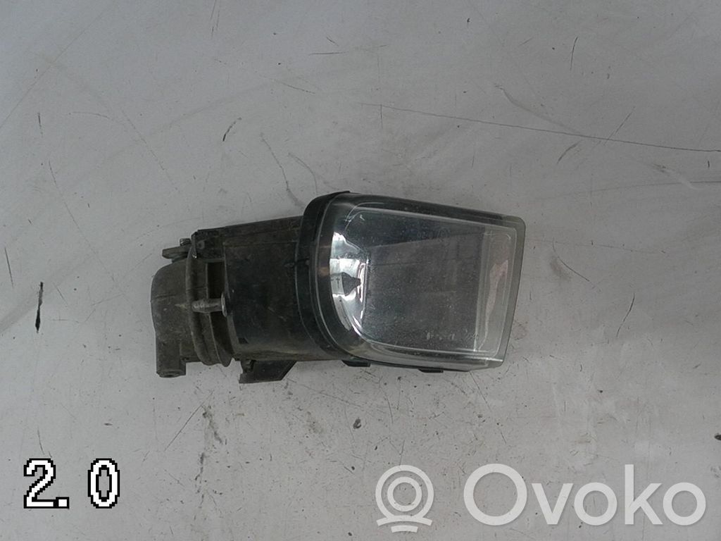 Toyota Avensis T220 Etusumuvalo 