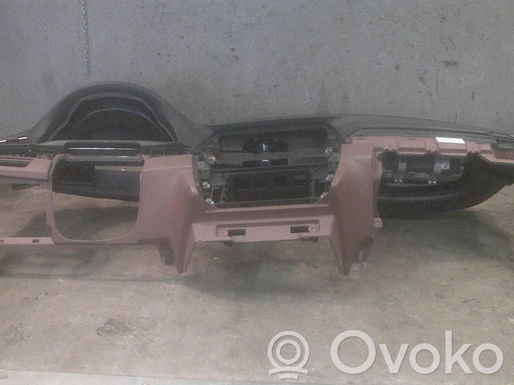 BMW 5 F10 F11 Deska rozdzielcza 