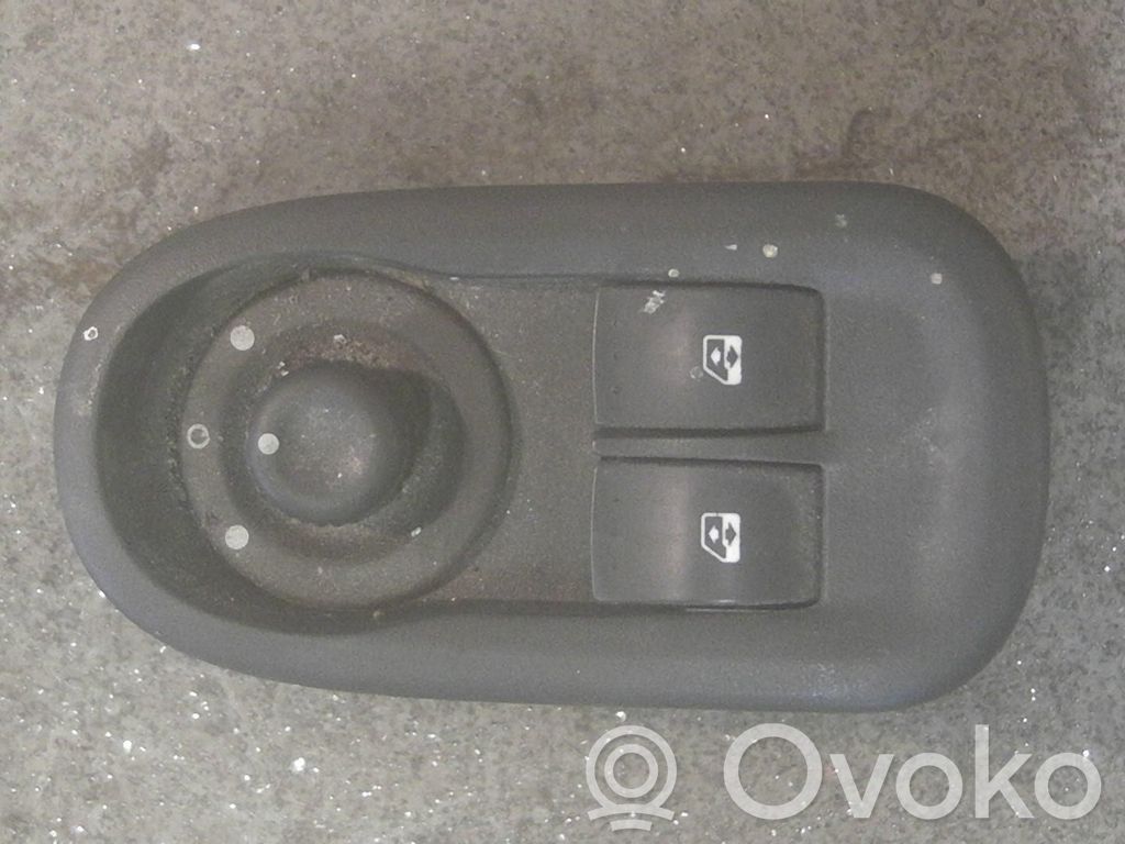 Interruptor del elevalunas eléctrico   8200476806