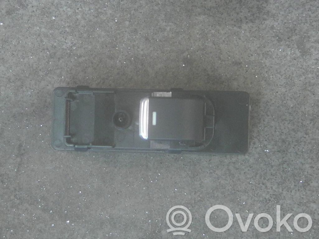 Electric window control switch   GMM666370,GKL166370B
