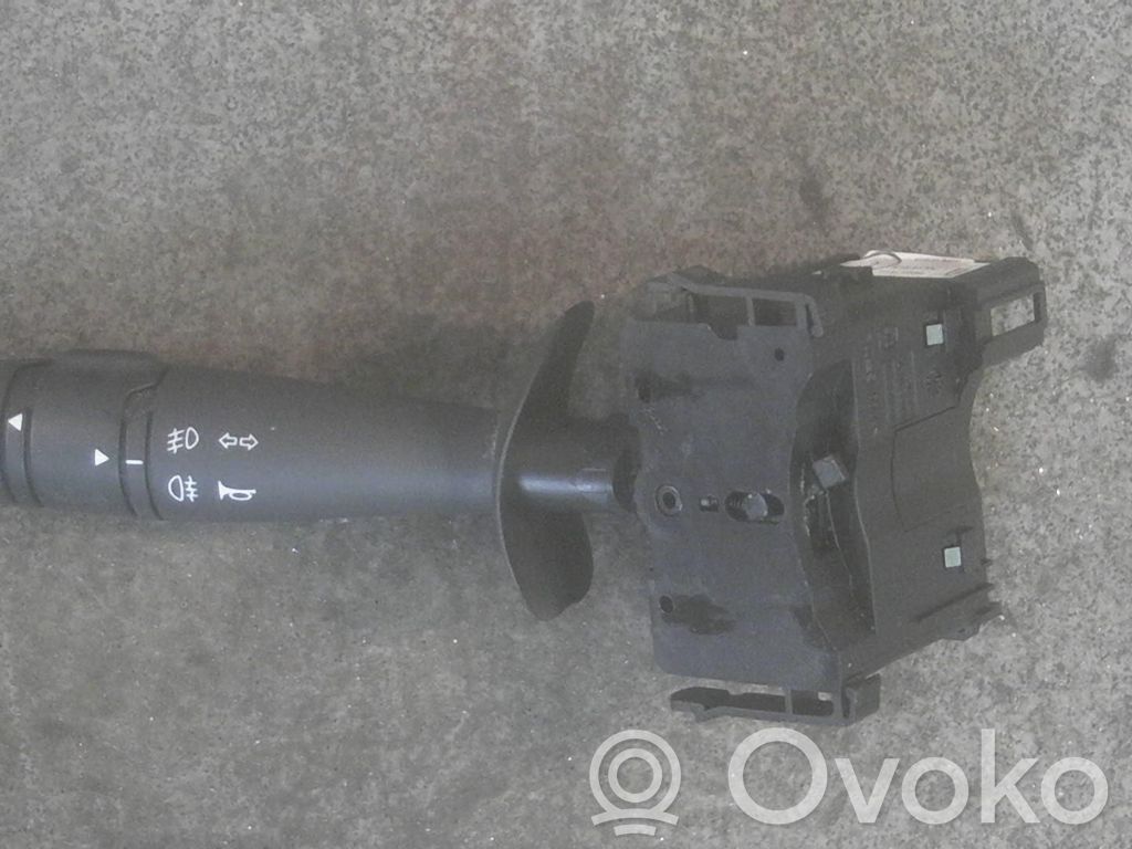 Renault Twingo II Wiper turn signal indicator stalk/switch 