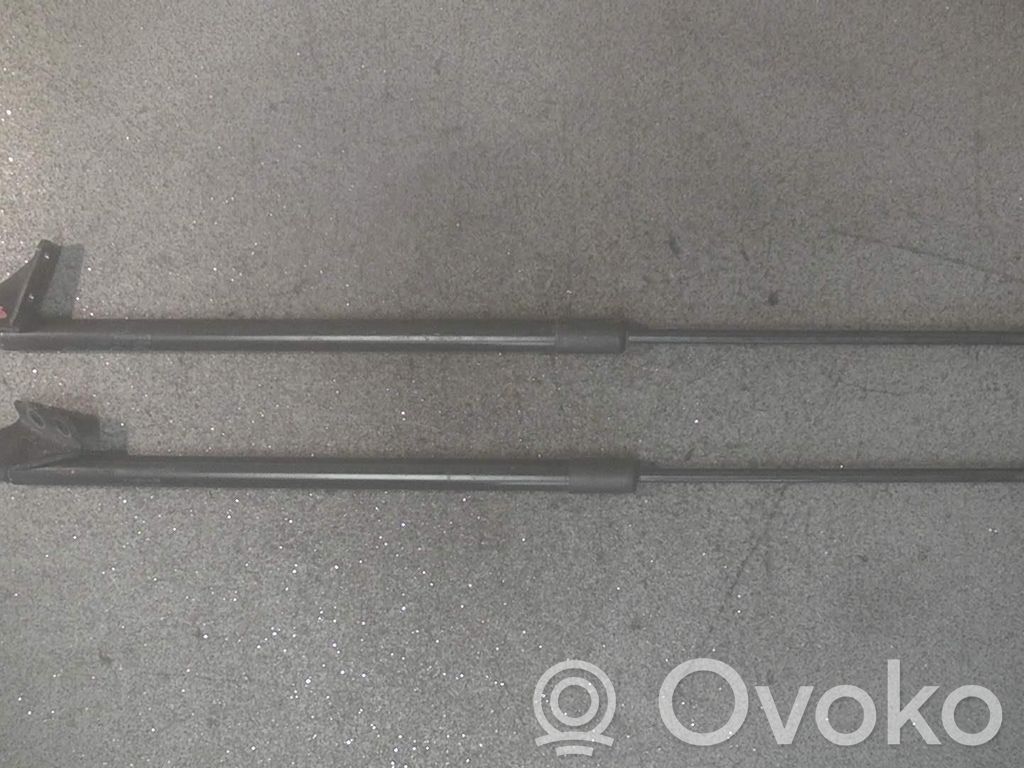 Mazda 3 III Amortiguador/puntal del maletero/compartimento de carga 