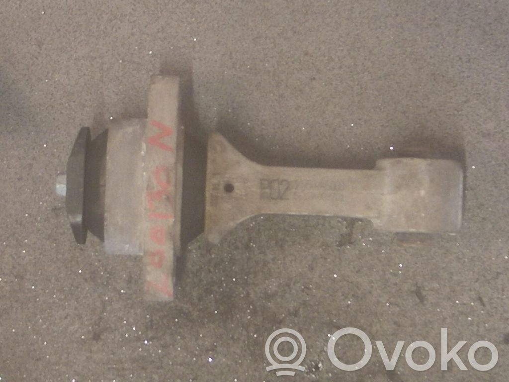 Engine mount bracket   NEDERSTMIDT