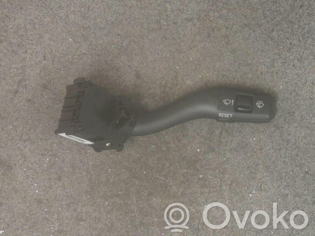 Audi A6 S6 C6 4F Pyyhkimen/suuntavilkun vipukytkin 