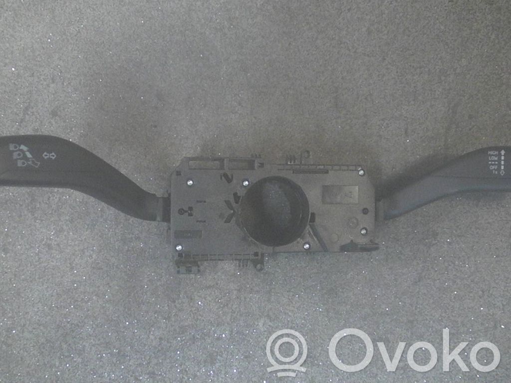 Volkswagen Up Commodo, commande essuie-glace/phare 