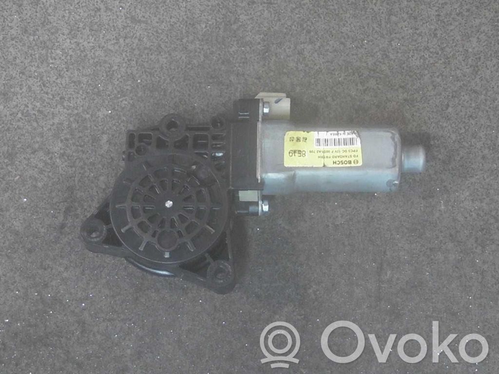 Hyundai i30 Motor del regulador de la ventanilla de la puerta delantera 