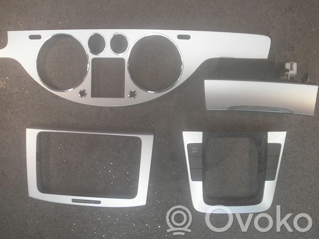 Volkswagen PASSAT B6 Element deski rozdzielczej / dół 