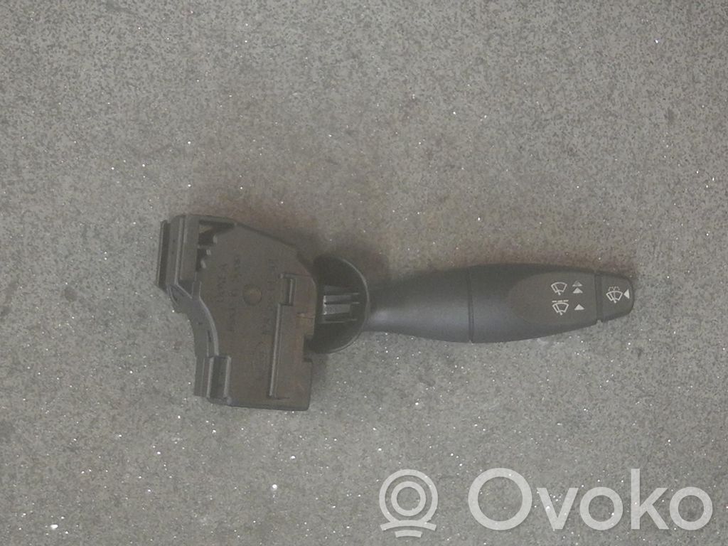 Ford Fiesta Commodo, commande essuie-glace/phare 