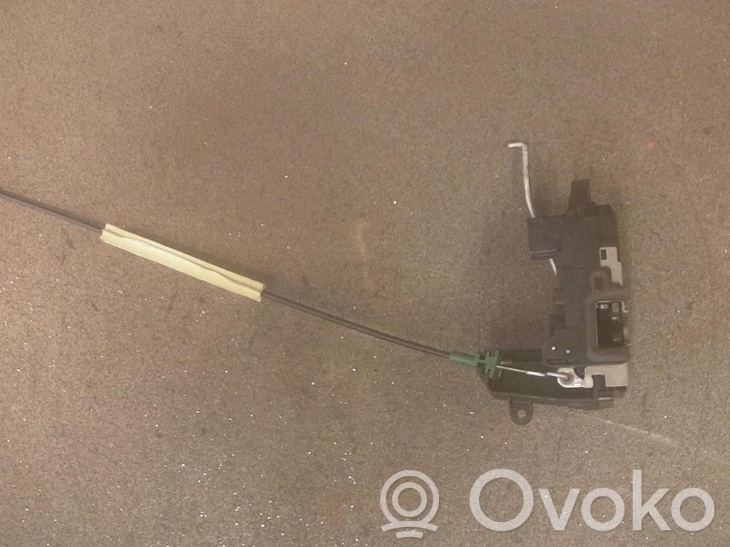 Opel Zafira B Motor de bloqueo de puertas 