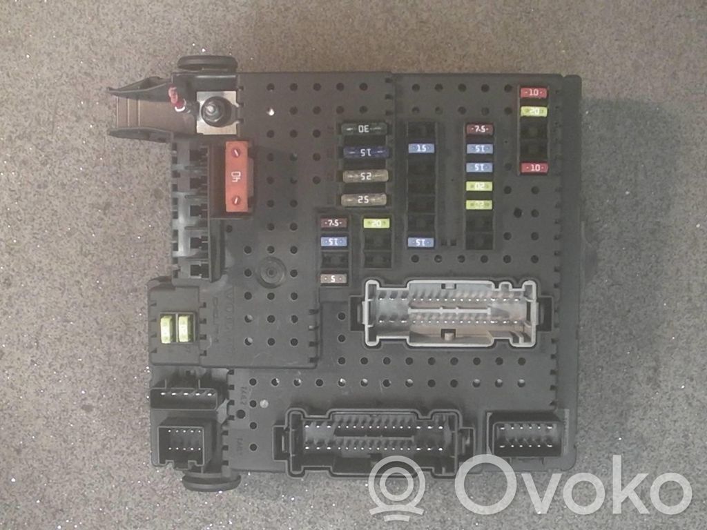 Volvo V70 Fuse module 