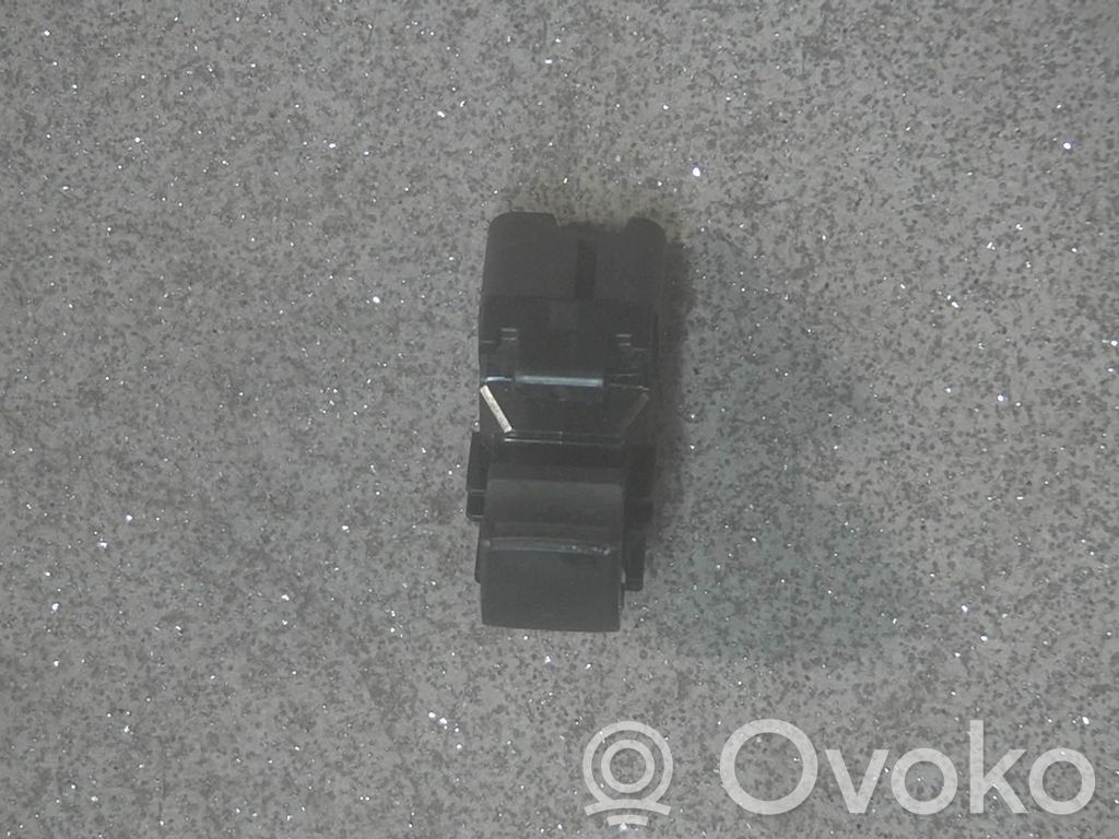 Interrupteur commade lève-vitre   8608A320