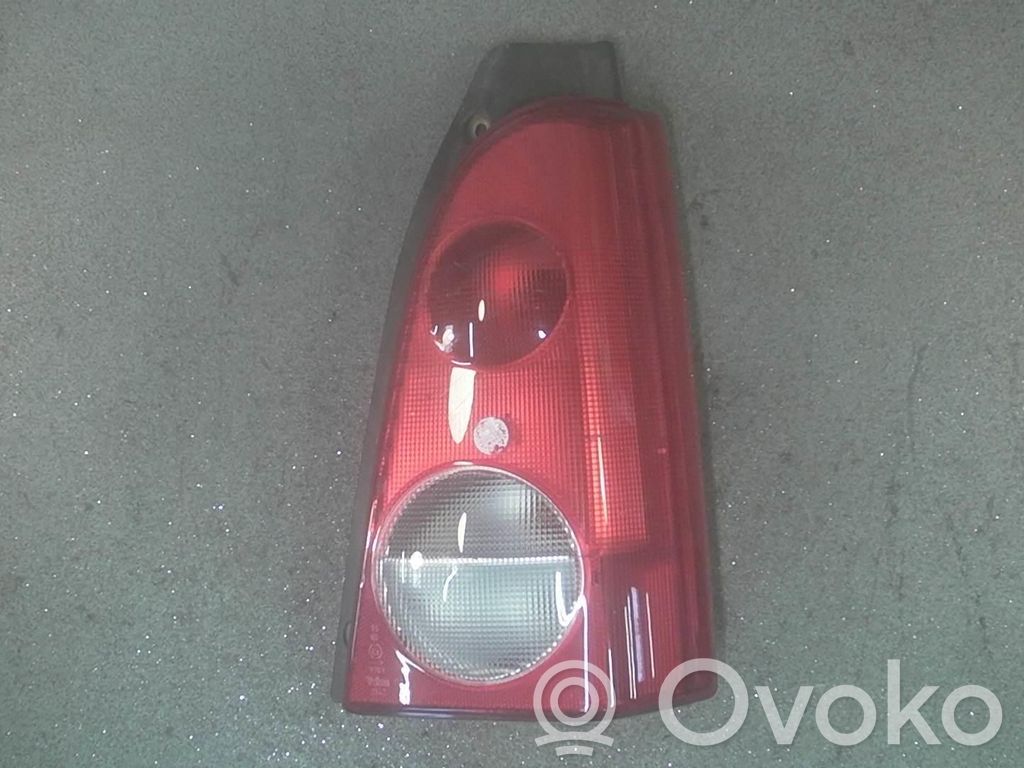Lámpara de faros/luces traseros