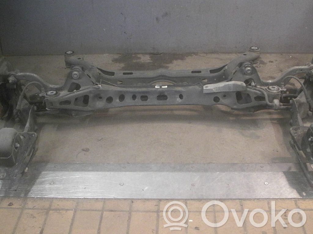 Volkswagen PASSAT B8 Grinda punții spate 