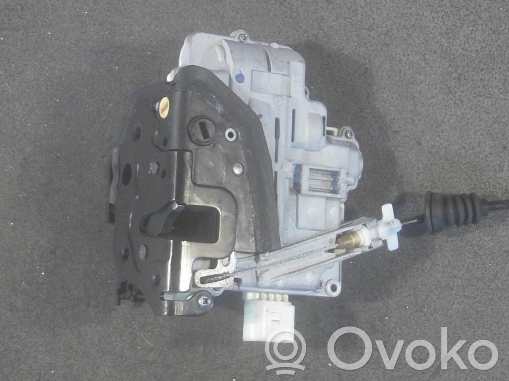 Volkswagen PASSAT B6 Motor de bloqueo de puertas 