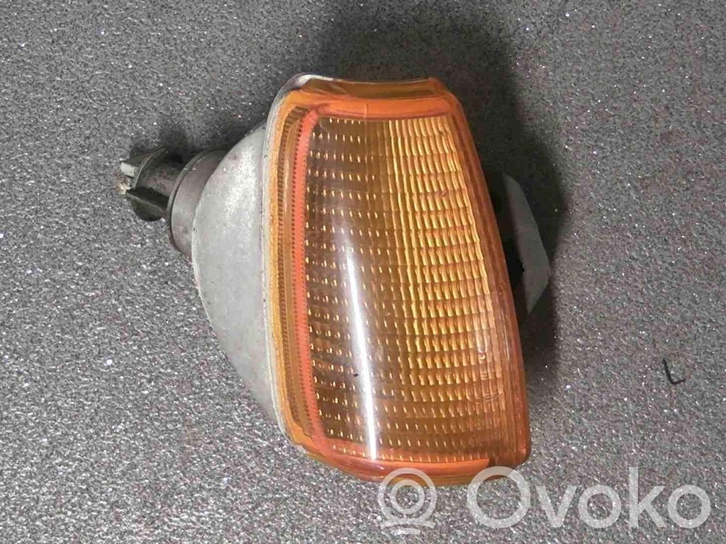 Volkswagen Polo II 86C 2F Front indicator light 