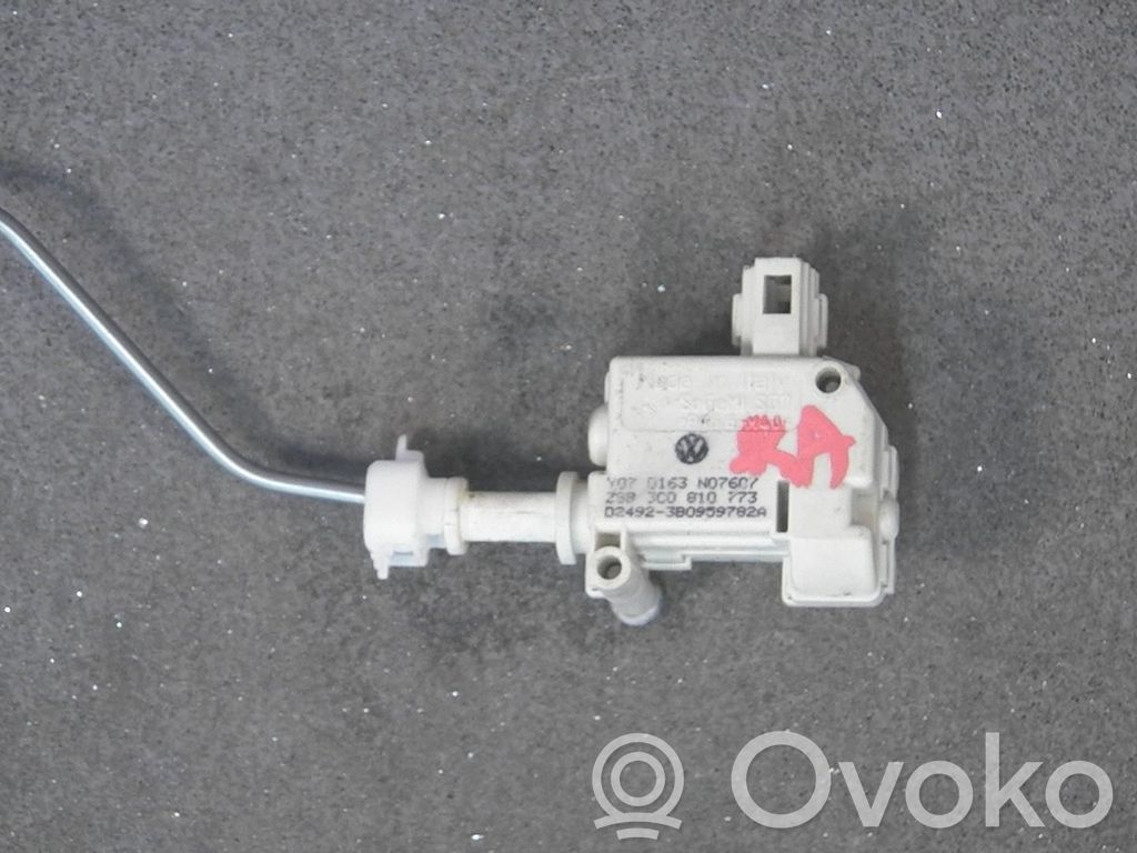 Volkswagen PASSAT B6 Motor închidere centralizată 