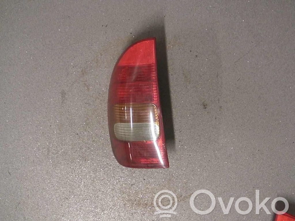 Lámpara de faros/luces traseros
