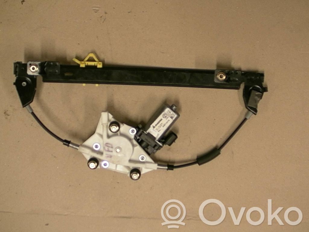 Motor del regulador de la ventanilla de la puerta delantera