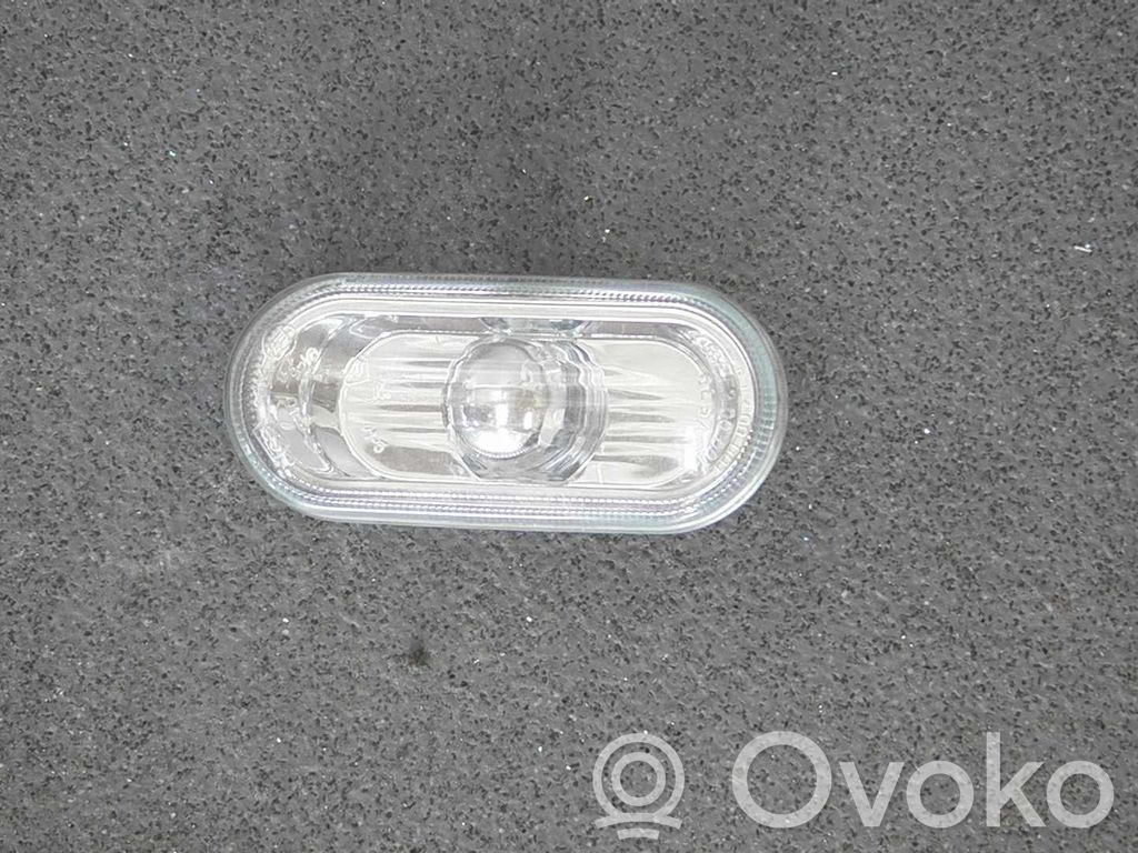 Volkswagen Caddy Front fender indicator light 