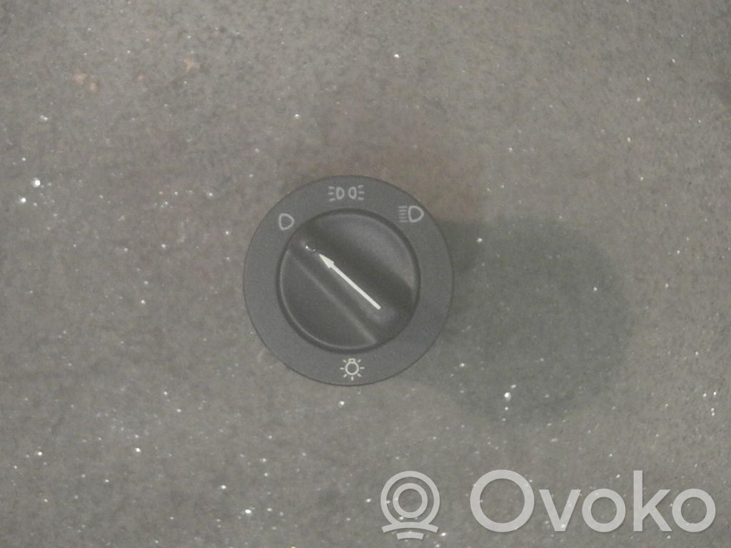 Light switch   8590838