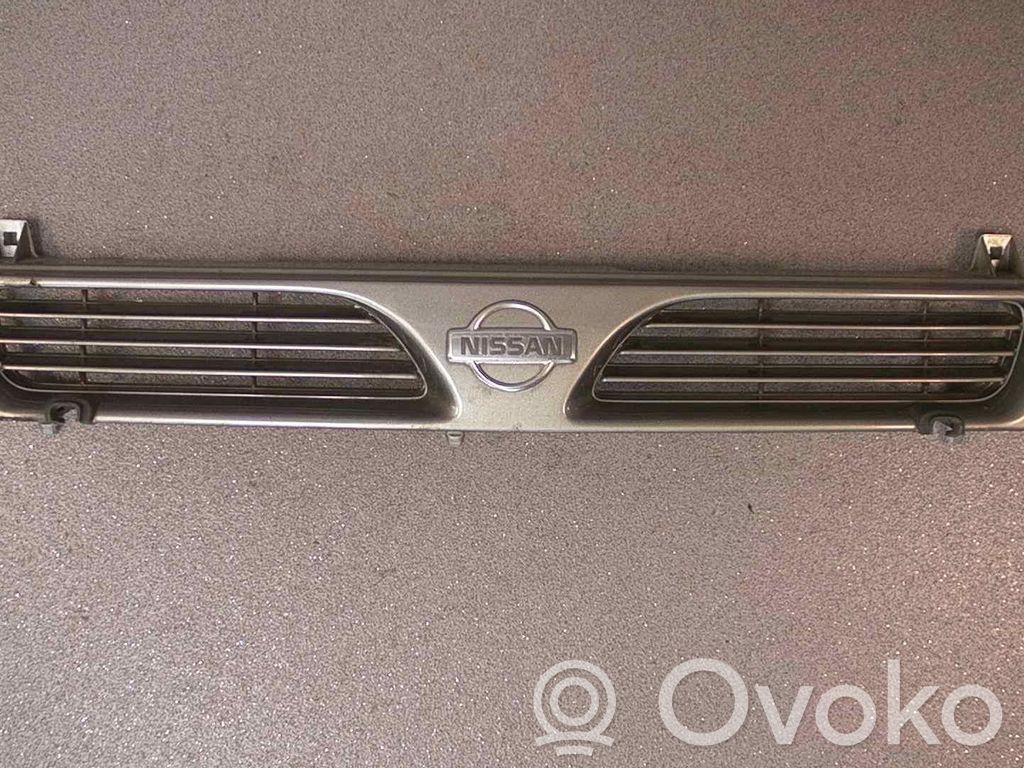 Nissan Sunny Atrapa chłodnicy / Grill 