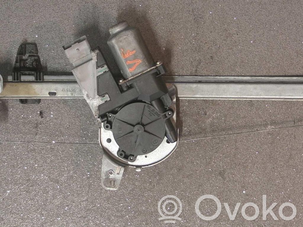 Silnik regulatora szyby drzwi przednich