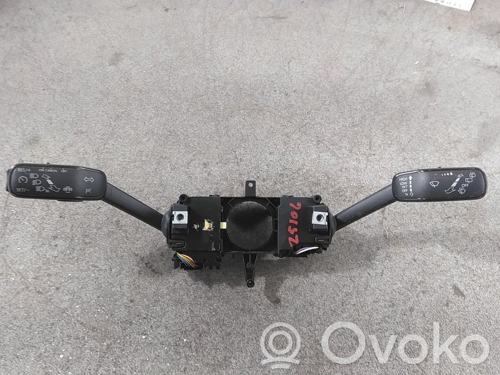 Skoda Scala Bloc semnalizator și ștergător parbriz 