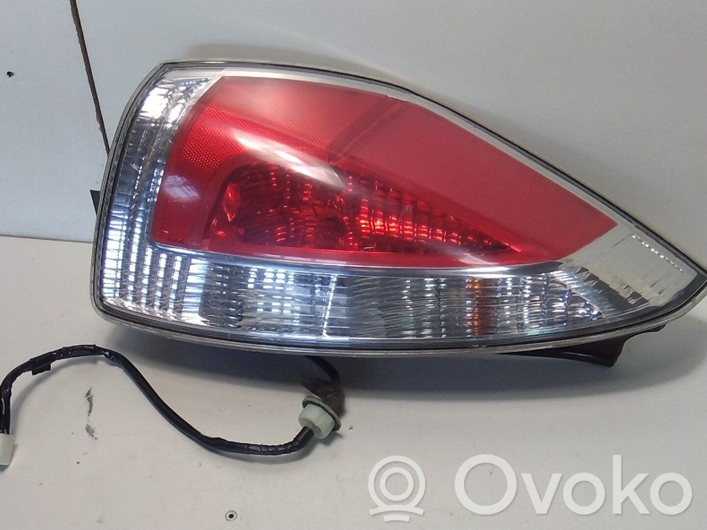 Mazda 5 Aizmugurējais lukturis virsbūvē 