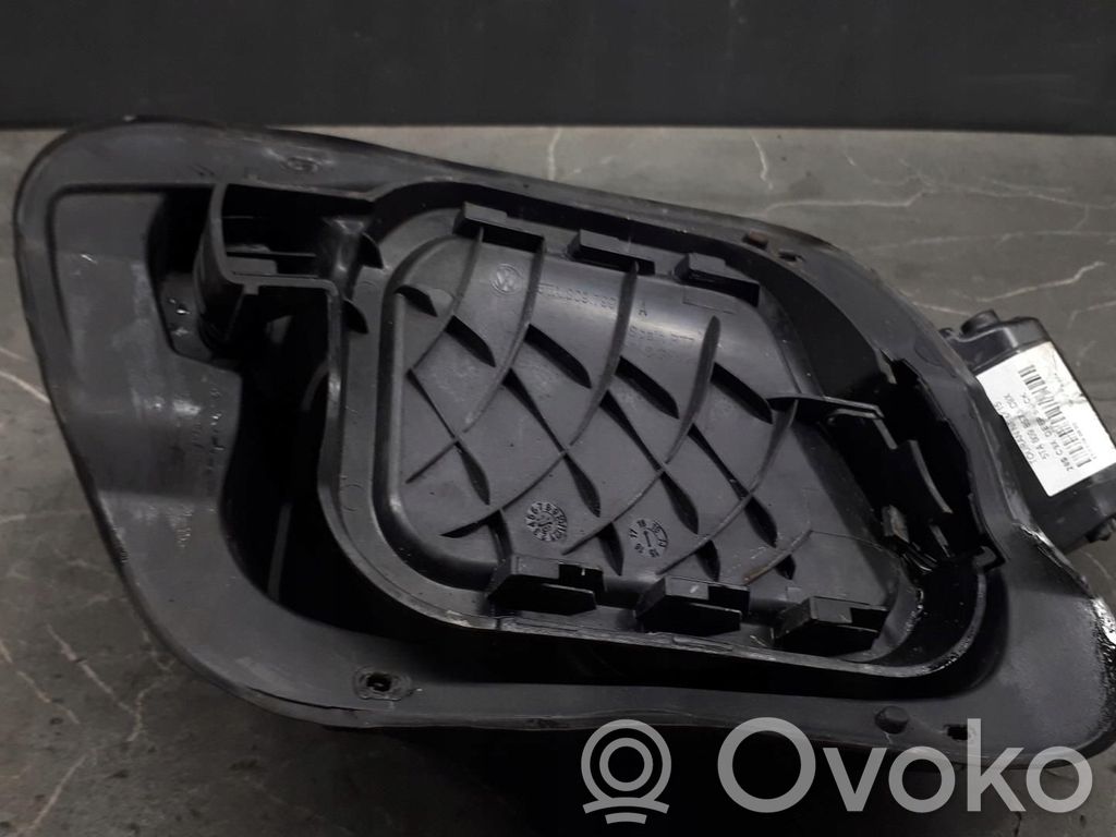 Volkswagen Touran II Klapka wlewu paliwa 