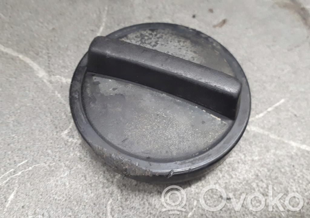 BMW 3 E30 Tepalo užpylimo angos dangtelis 