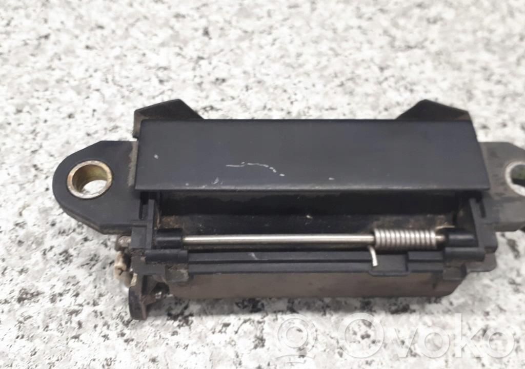 Manecilla externa puerta trasera   8A0839205